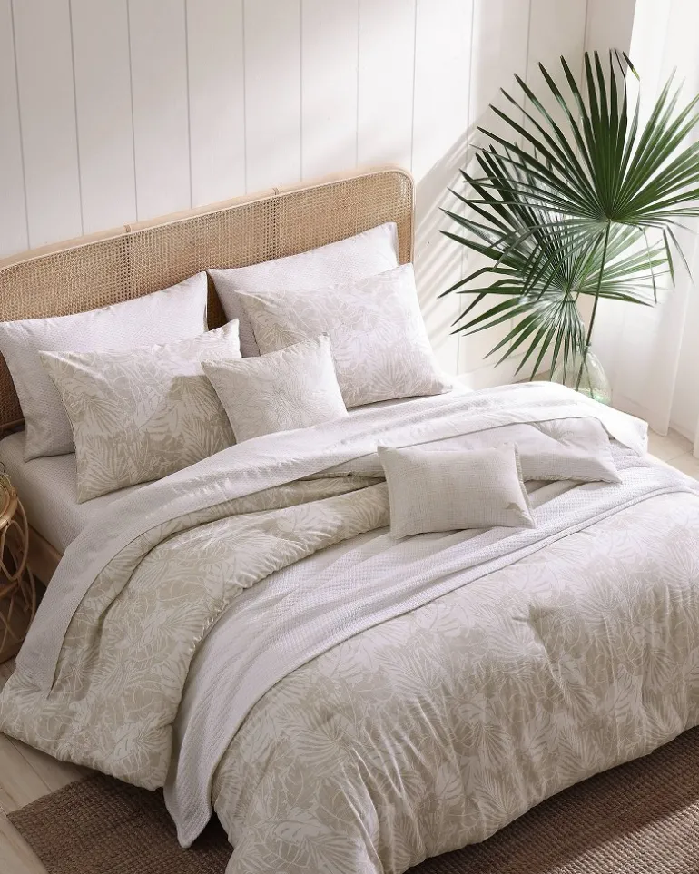 costa_blanca_piece_king_comforter_set_4.webp Flash Sale Tommy Bahama Costa Blanca 5-Piece King Comforter Set Beige