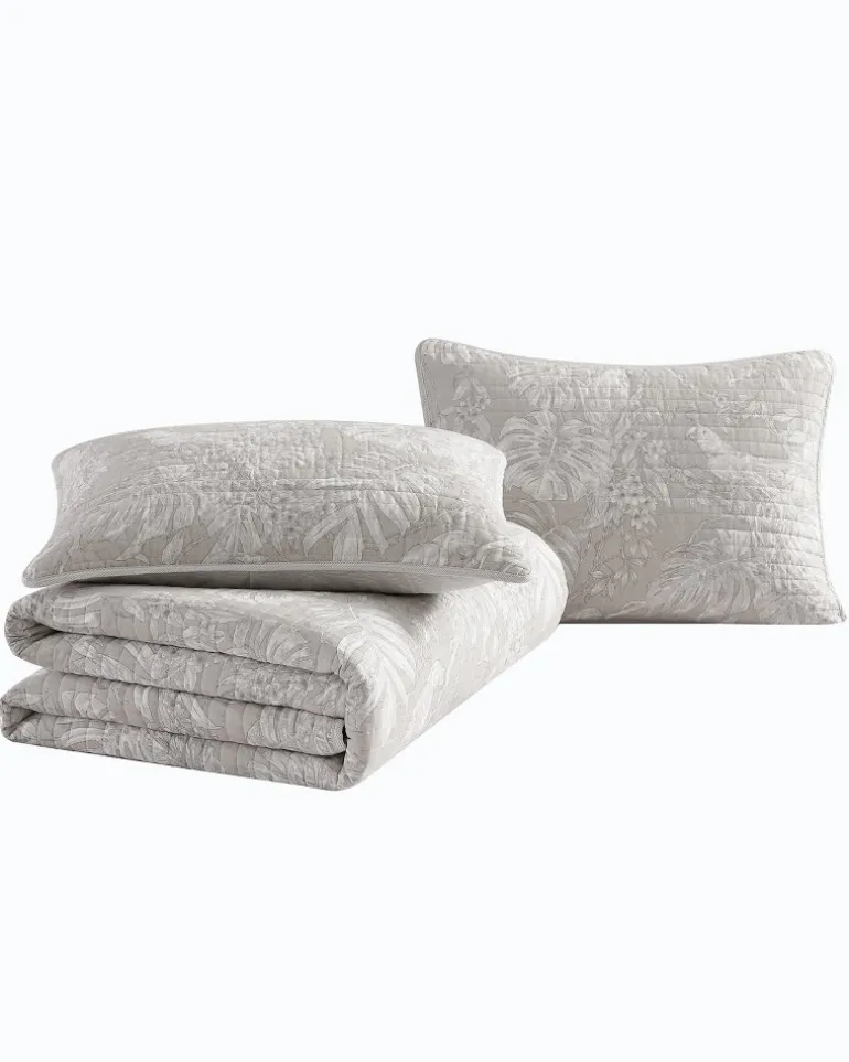 jungle_toile_reversible_piece_king_quilt_set_3.webp Online Tommy Bahama Jungle Toile Reversible 3-Piece King Quilt Set Beige