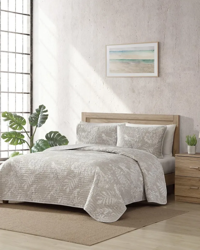 jungle_toile_reversible_piece_king_quilt_set_5.webp Online Tommy Bahama Jungle Toile Reversible 3-Piece King Quilt Set Beige